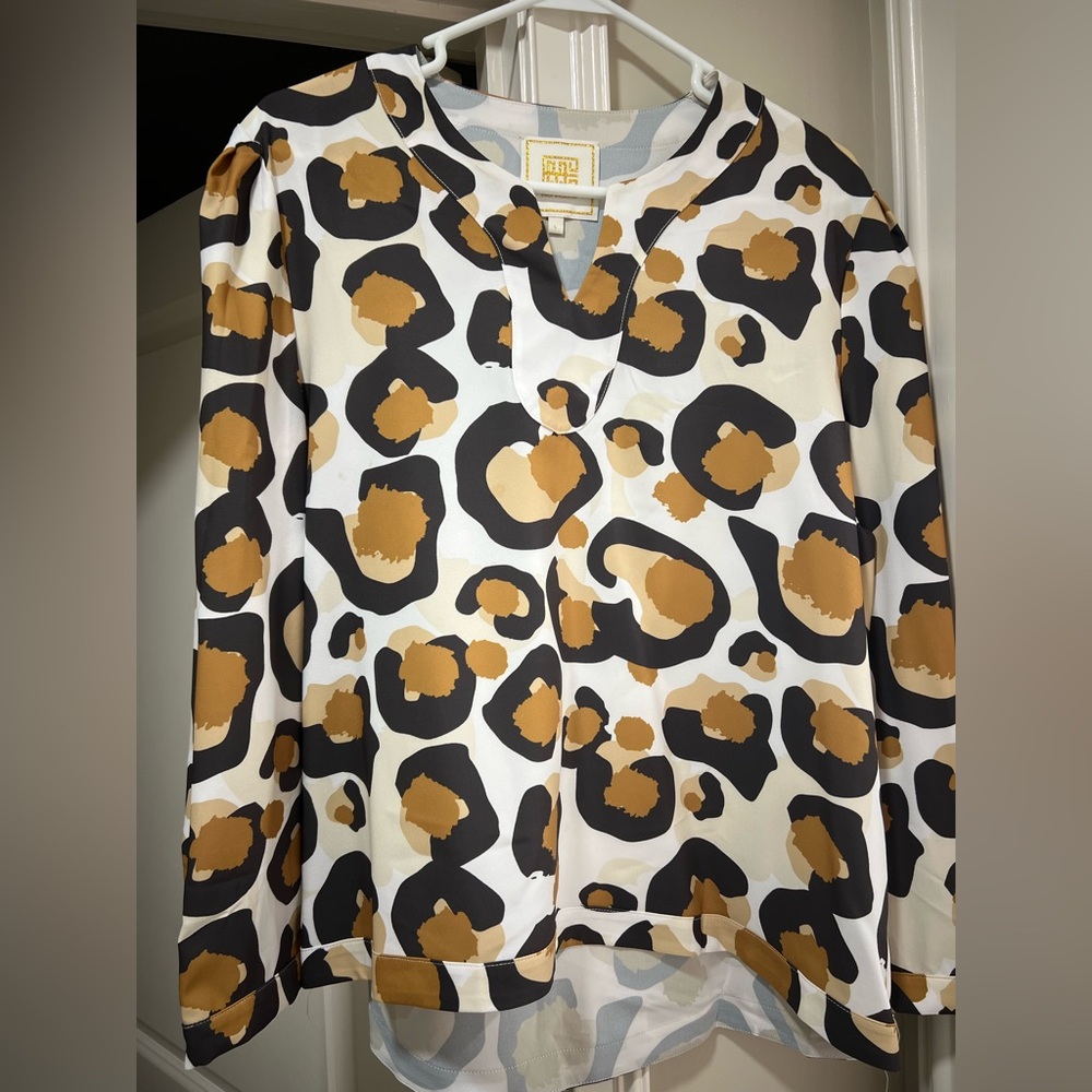 Emily McCarthy blouse
Size L